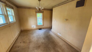 559 3rd St NE, Linton, IN 47441 - photo 3