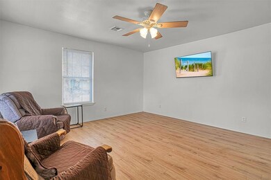 315 S Cordell Ave, Cordell, OK 73632 - photo 6