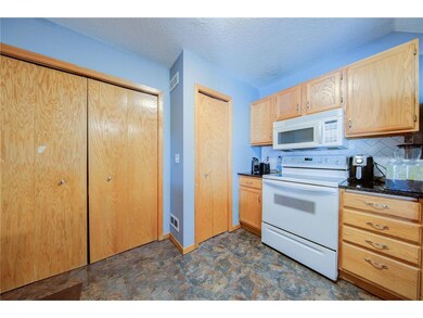 6-web-or-mls-Kitchen 4-Edit