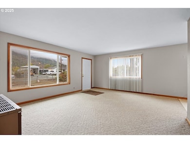 1048 Seeley St, Myrtle Creek, OR 97457 - photo 4