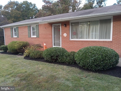 6616 Pepin Dr, Upper Marlboro, MD 20772 - photo 2