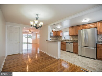 2761 Maxwell St, Philadelphia, PA 19136 - photo 3