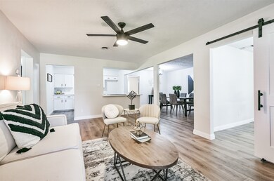 516 E Foley St, Alvin, TX 77511 - photo 5