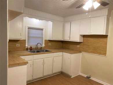 908 N Clements St, Gainesville, TX 76240 - photo 4