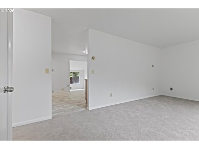 Living Room/Entrance