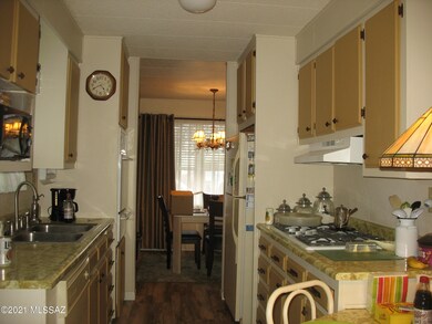5536 Flying Circle Kitchen