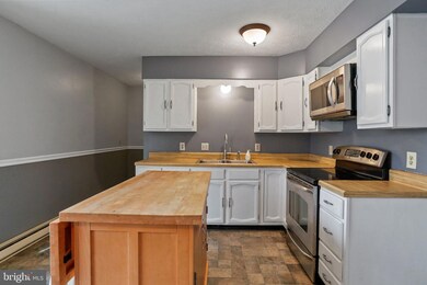 496 Royal Ave, Strasburg, VA 22657 - photo 3