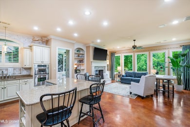07-4624 Eiffel Ln-7