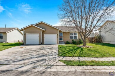 203 SE 44th Terrace, Topeka, KS 66609 - photo 2