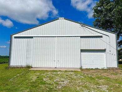 6285 E 28th St N, Newton, IA 50208 - photo 2