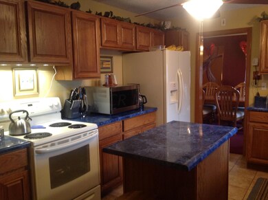 Kitchen Appliances & Island
