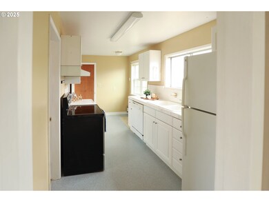 310 15th Ave, Seaside, OR 97138 - photo 6