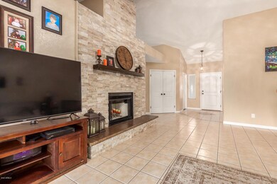 Open, flowing entryway.
