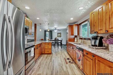 3734 5th St, Hubbard, OR 97032 - photo 6