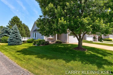 3-web-or-mls-2930 Redbird Ct, Holland-3