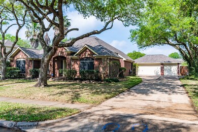 1210 Bob White Dr, Friendswood, TX 77546 - photo 3