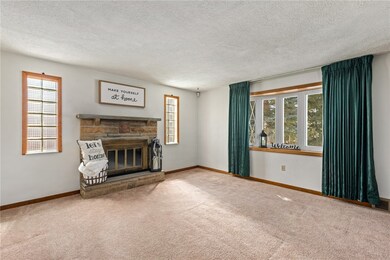 The spacious, light and bright living room feature