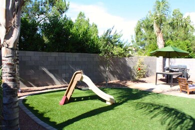 BACKYARD-BACKS TO PARK