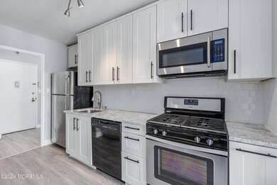 28 RIVERSIDE APT 10K-17 Kit 3