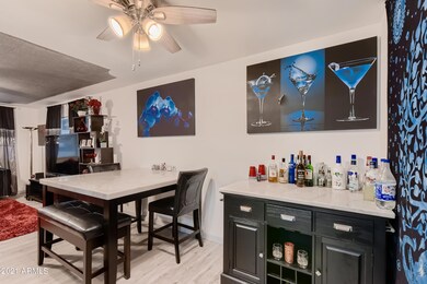 20 Breakfast Area