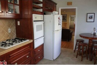 22101 Buena Ventura St, Woodland Hills, CA 91364 - photo 6