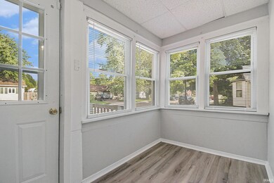 911 S Laurel St, Mishawaka, IN 46544 - photo 3