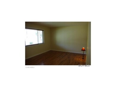 LR 11.6 x 18 hardwood floors
