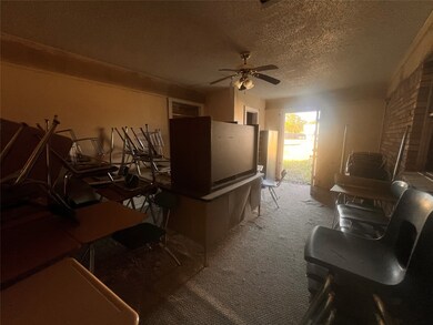 209 S Walton St, Blooming Grove, TX 76626 - photo 6