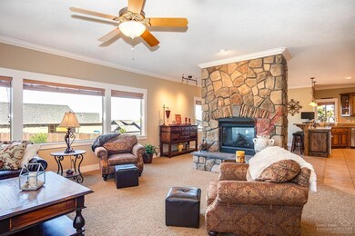 4091 SW Salmon Ave, Redmond, OR 97756 - photo 7