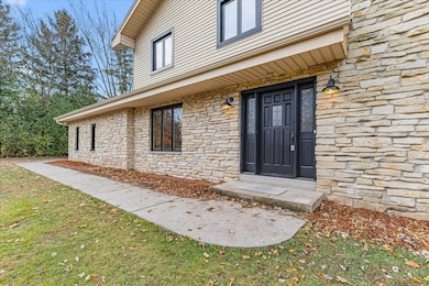 11747 N Vega Ave, Mequon, WI 53097 - photo 5