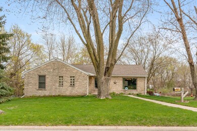 201 N Division St, Cedar Falls, IA 50613 - photo 2