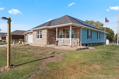 1407 W 9th St, Grove, OK 74344 - photo 2