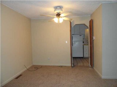 Living / Dining Area New Carpet and New Interior P