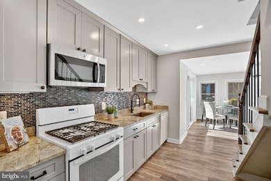 312 N Henry St unit 1/2, Alexandria, VA 22314 - photo 5