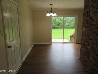303 Lakewood Dr, Jacksonville, NC 28546 - photo 5