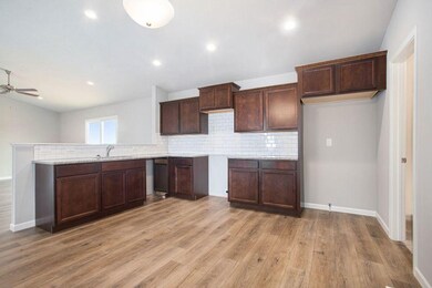 GF2053-i1750-Kitchen & Nook2