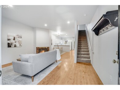 6148 S Virginia Ave, Portland, OR 97239 - photo 2