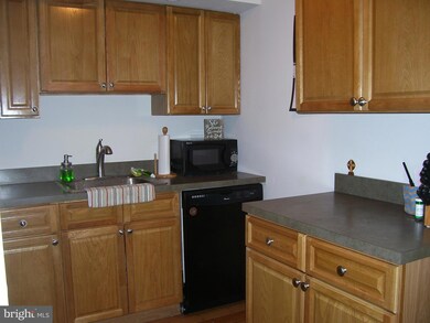 6924 Hilltop Dr unit 156, Brookhaven, PA 19015 - photo 5