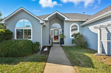 2237 NE Maybrook Dr, Blue Springs, MO 64029 - photo 3