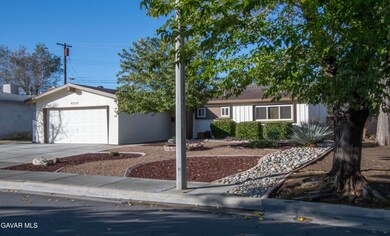 43729 Hardwood Ave, Lancaster, CA 93534 - photo 3