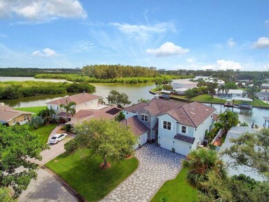 Canal Home