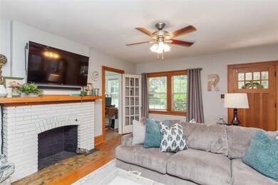 219 Johnson Ave NW, Cedar Rapids, IA 52405 - photo 5