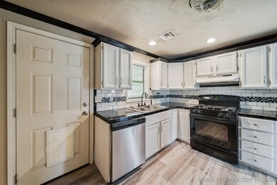 108 N Ora St, Pryor, OK 74361 - photo 7