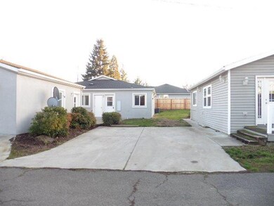 1093 Brookdale Ave, Medford, OR 97504 - photo 3