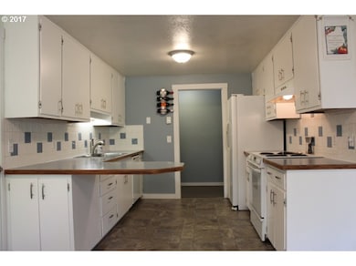 3717 Peppertree Dr, Eugene, OR 97402 - photo 4