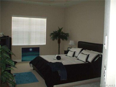 MSTR BEDROOM W/ WALK-IN CLOSET