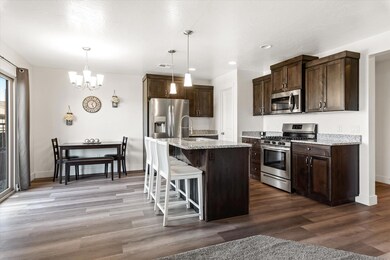 Dining & Kitchen