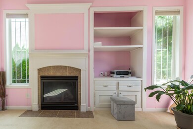 Living room/fireplace