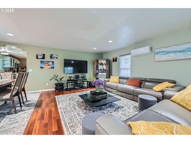 6435 SE 71st Ave, Portland, OR 97206 - photo 4