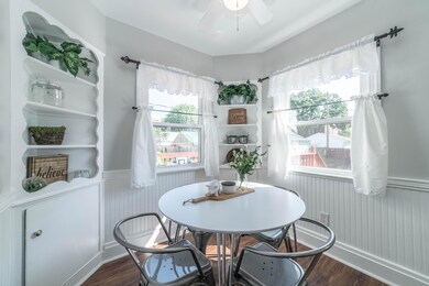 Eat-In Kitchen
